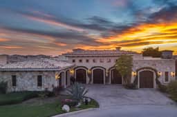 Luxury 4BR Villa | Pool, Jacuzzi & Golf Views - Image 2