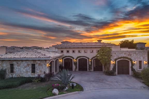 Luxury 4BR Villa | Pool, Jacuzzi & Golf Views - Image 2