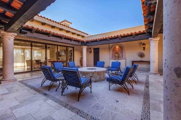 Luxury 4BR Villa | Pool, Jacuzzi & Golf Views - Image 4