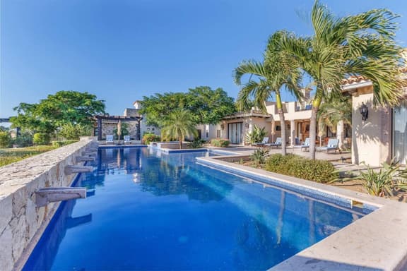 Luxury 4BR Villa | Pool, Jacuzzi & Golf Views - Image 1